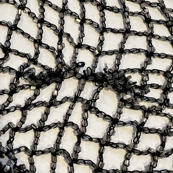 VINTAGE BLACK BEADED CROCHETED SHAWL WRAP W SILVER BEADS & SCALLOPED EDGES - Picture 15 of 16